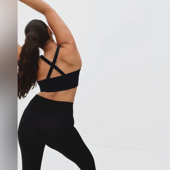 Everlane The Perform Cropped Top NWT in Black Size Small SOLD OUT Online - Picture 3 of 9